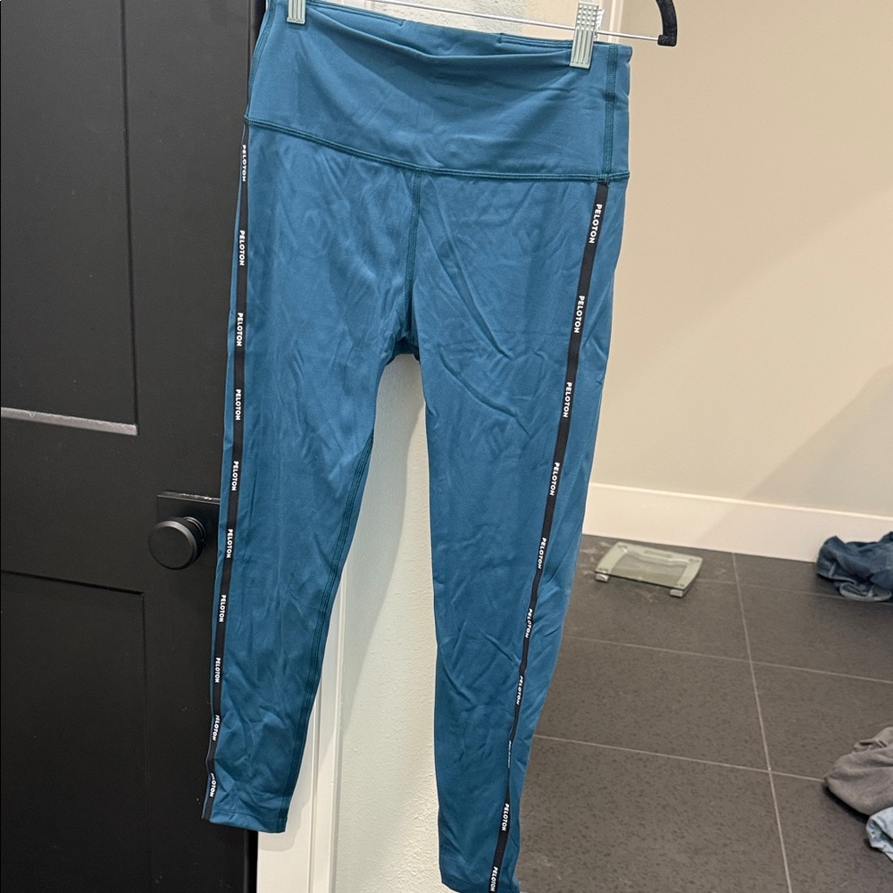 blue peloton leggings size medium